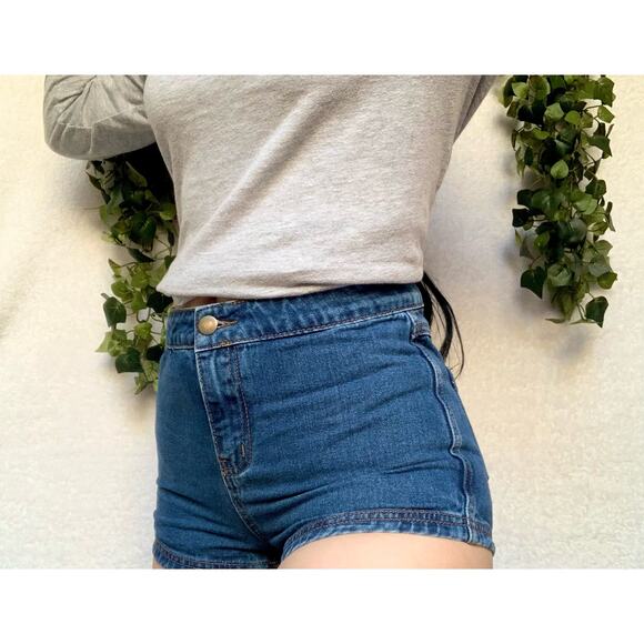 Forever 21 Blue Dark Denim Mid Rise Mini Shorts Women's Size Small - Picture 2 of 10